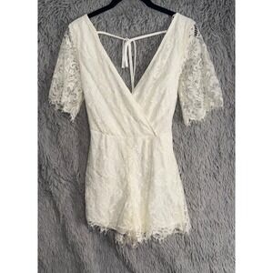 Mi AMi Lace Overlay V Neck Tie Back Romper White XS